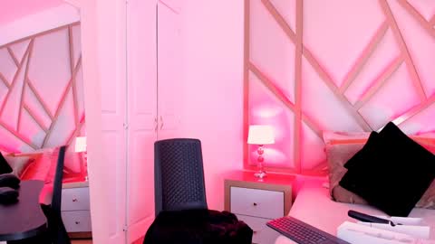 Snapshot of scarletpunk_ chatting on February 3, 2:55 pm Scarlet online show from February 3, 2:55 pm