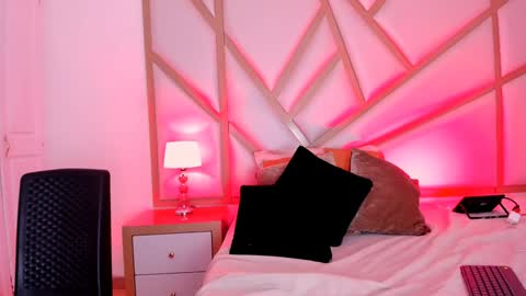 Snapshot of scarletpunk_ chatting on February 4, 5:55 pm Scarlet online show from February 4, 5:55 pm