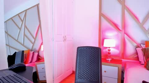 Snapshot of scarletpunk_ chatting on February 10, 2:48 pm Scarlet online show from February 10, 2:48 pm