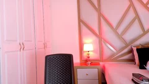 Snapshot of scarletpunk_ chatting on February 21, 2:06 pm Scarlet online show from February 21, 2:06 pm