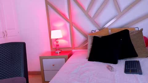 Snapshot of scarletpunk_ chatting on February 27, 5:26 pm Scarlet online show from February 27, 5:26 pm