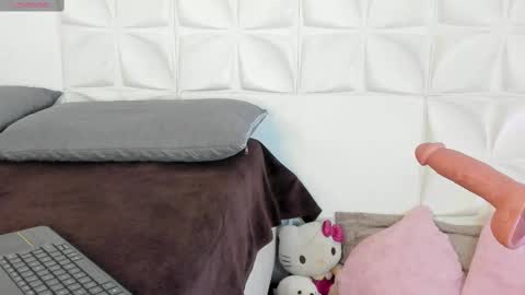 Snapshot of scarlett21__ chatting on September 30, 3:33 am Scarlett online show from September 30, 3:33 am