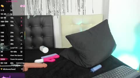 Snapshot of scarlett21__ chatting on November 9, 5:39 am Scarlett online show from November 9, 5:39 am