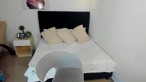 Snapshot of scarlett__bell chatting on October 9, 1:20 pm Scarlett online show from October 9, 1:20 pm