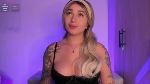 SCARLETT COLLINS online show from October 18, 5:54 am