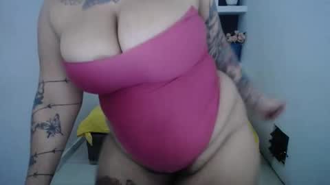 Snapshot of scarlett_keaty chatting on December 10, 6:28 pm scarlett online show from December 10, 6:28 pm