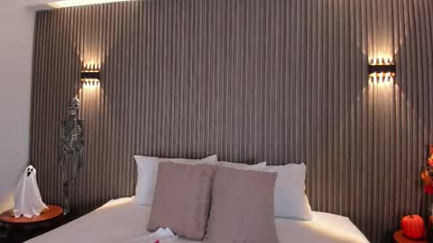 Snapshot of scarlett_model_ chatting on October 22, 11:15 pm Mon to Sat 545pm to 1030pm col online show from October 22, 11:15 pm