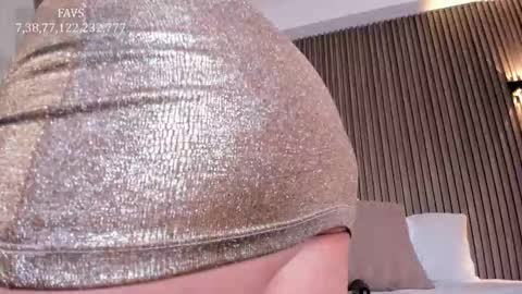 Snapshot of scarlett_model_ chatting on October 24, 11:12 pm Mon to Sat 545pm to 1030pm col online show from October 24, 11:12 pm