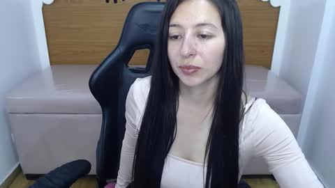 Snapshot of scarlett_percy_t chatting on November 17, 7:52 pm scarlett_percy_t online show from November 17, 7:52 pm