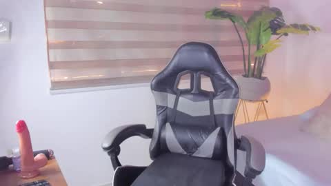 S C A  R L E T online show from January 9, 12:19 pm