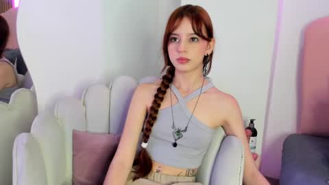 Snapshot of scarlett_smith_3 chatting on November 18, 2:50 am scarlett smith 3 online show from November 18, 2:50 am