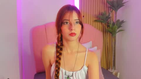 Snapshot of scarlett_smith_3 chatting on December 3, 2:19 am scarlett smith 3 online show from December 3, 2:19 am