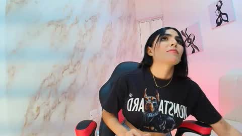 Snapshot of scarlett_vael chatting on February 24, 2:04 pm Scarlett online show from February 24, 2:04 pm