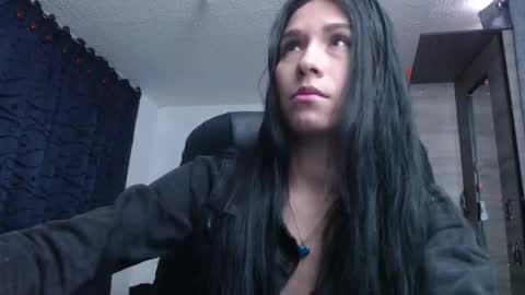 Snapshot of scarlett_vonrose chatting on December 21, 7:43 pm Scarlett Von Rose online show from December 21, 7:43 pm