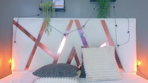 S C A R L E T T  online show from November 24, 7:57 pm