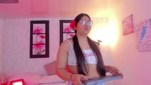 Snapshot of scarlettwhitmore chatting on October 12, 3:33 pm Scarlett Whitmore online show from October 12, 3:33 pm