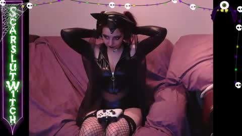 Snapshot of scarslutwitch chatting on October 30, 7:32 am ScarSlutWitch online show from October 30, 7:32 am