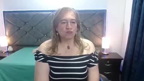 Snapshot of sccarlet_rose22 chatting on November 13, 12:20 am Sccarlet online show from November 13, 12:20 am