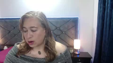 Snapshot of sccarlet_rose22 chatting on November 16, 1:22 am Sccarlet online show from November 16, 1:22 am