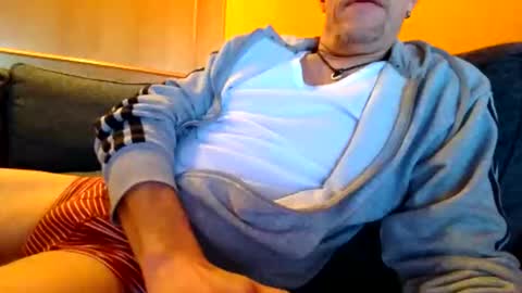 Snapshot of schmuhbaer1 chatting on November 19, 7:41 am schmuhbaer1 online show from November 19, 7:41 am