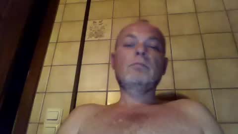 Snapshot of schnibschnab chatting on October 16, 11:06 pm schnibschnab online show from October 16, 11:06 pm