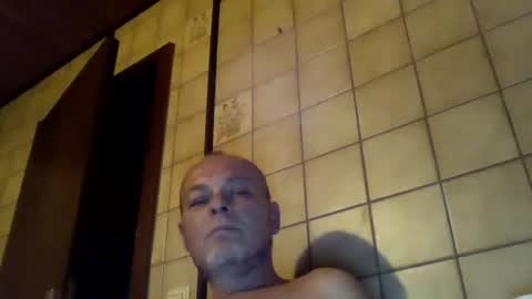 Snapshot of schnibschnab chatting on October 19, 12:11 am schnibschnab online show from October 19, 12:11 am