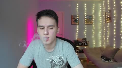 Snapshot of scooby_r chatting on January 9, 5:44 am Thomas brunette and Alex blond online show from January 9, 5:44 am