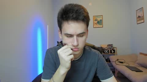 Snapshot of scooby_r chatting on January 28, 8:57 am Thomas brunette and Alex blond online show from January 28, 8:57 am