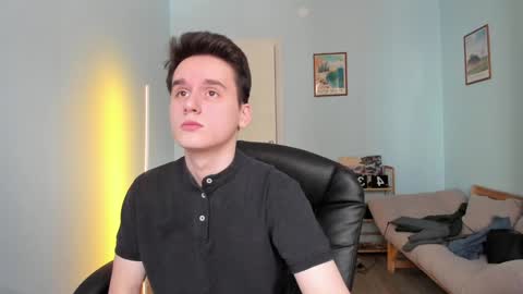 Snapshot of scooby_r chatting on February 6, 12:26 pm Thomas brunette and Alex blond online show from February 6, 12:26 pm