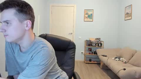 Snapshot of scooby_r chatting on February 22, 3:03 pm Thomas brunette and Alex blond online show from February 22, 3:03 pm