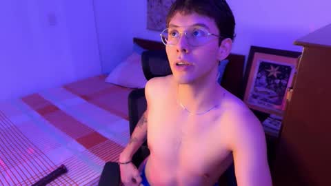 Snapshot of scoobysnack_ chatting on December 22, 1:35 am ScoobySnack online show from December 22, 1:35 am