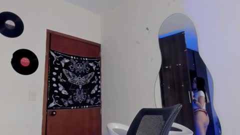 Snapshot of scorpiogyal chatting on December 3, 6:06 pm Goddess online show from December 3, 6:06 pm