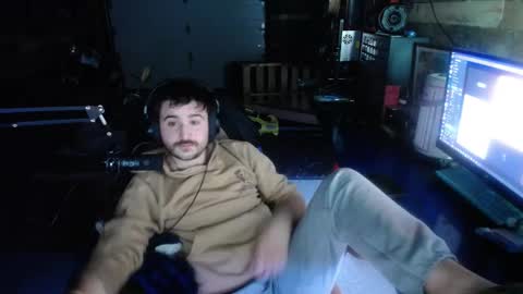 Snapshot of scotchthecat chatting on December 8, 10:03 pm Sup online show from December 8, 10:03 pm