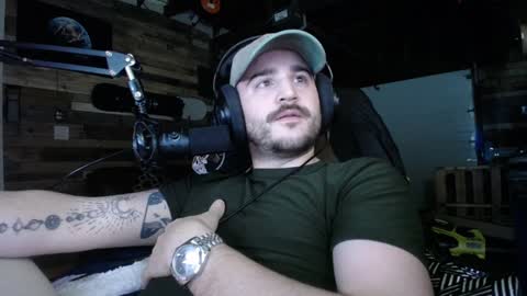 Snapshot of scotchthecat chatting on December 16, 1:42 am Sup online show from December 16, 1:42 am