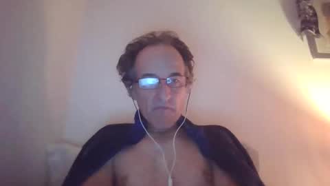 Snapshot of scotchwhieskie chatting on November 3, 12:13 am scotchwhieskie online show from November 3, 12:13 am