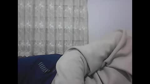 Snapshot of screw2 chatting on December 8, 8:25 pm Evren online show from December 8, 8:25 pm