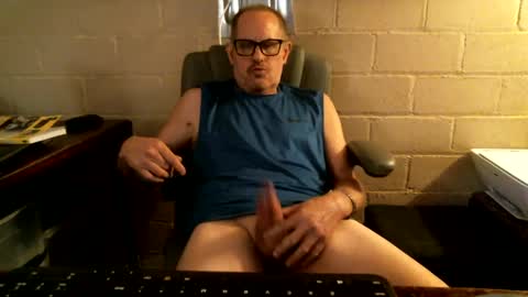 Snapshot of sdh69 chatting on October 6, 6:27 pm eating pussy sucking dick online show from October 6, 6:27 pm