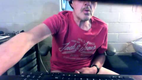 Snapshot of sdh69 chatting on December 3, 5:15 am eating pussy sucking dick online show from December 3, 5:15 am