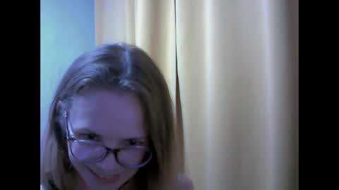 Snapshot of sea_dream chatting on September 9, 4:17 pm SEA Dream online show from September 9, 4:17 pm
