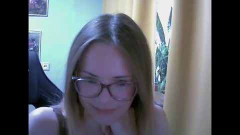 Snapshot of sea_dream chatting on September 30, 4:17 am SEA Dream online show from September 30, 4:17 am