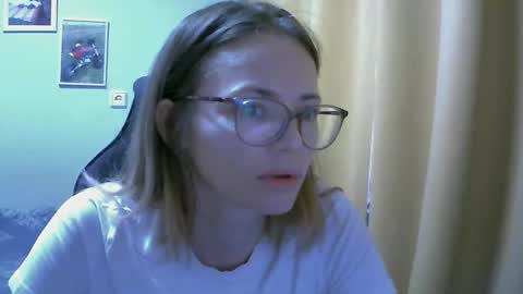 Snapshot of sea_dream chatting on October 6, 4:43 am SEA Dream online show from October 6, 4:43 am