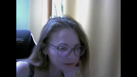Snapshot of sea_dream chatting on October 9, 5:49 am SEA Dream online show from October 9, 5:49 am