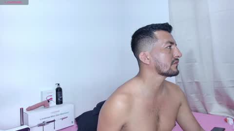 Snapshot of sean_pierre1 chatting on January 24, 12:42 am Sean-pierre online show from January 24, 12:42 am