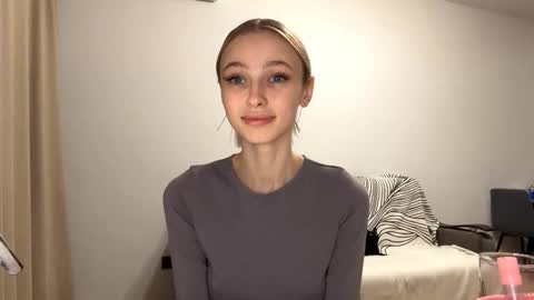 Snapshot of seasonhamiss chatting on March 1, 8:44 pm Kate online show from March 1, 8:44 pm