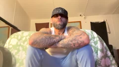 Snapshot of seb973472 chatting on December 18, 7:03 am seb973472 online show from December 18, 7:03 am