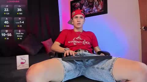 Snapshot of sebas_maverick chatting on October 21, 11:33 am Sebastian online show from October 21, 11:33 am