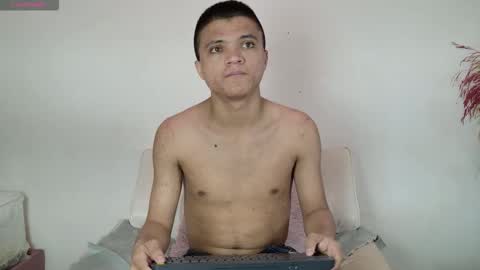 Snapshot of sebas_n_aly chatting on February 21, 3:40 am ely online show from February 21, 3:40 am