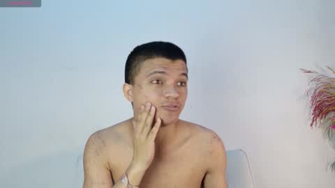 Snapshot of sebas_n_aly chatting on February 25, 3:05 am ely online show from February 25, 3:05 am