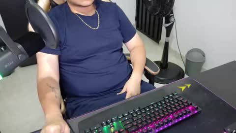 Snapshot of sebassarmi98 chatting on December 2, 3:23 am George online show from December 2, 3:23 am