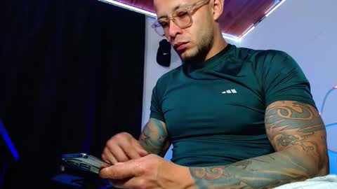 Snapshot of sebastian_025 chatting on November 15, 8:33 am Sebastian online show from November 15, 8:33 am